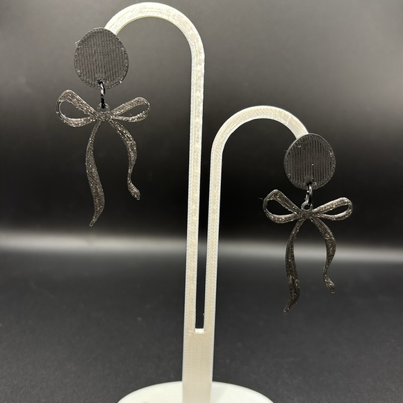 Elegant Black Bow Earrings - Picture 4 of 4